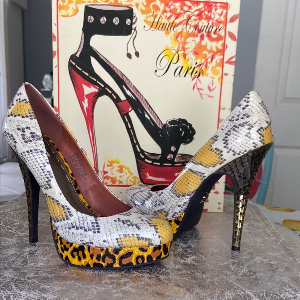 RACHEL Rachel Roy Black Heels with Stiletto Design